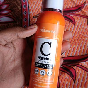 St.Botanica Vitamin C Sunscreen