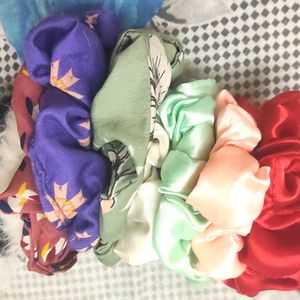 8scrunchies,2bows,1hairclip