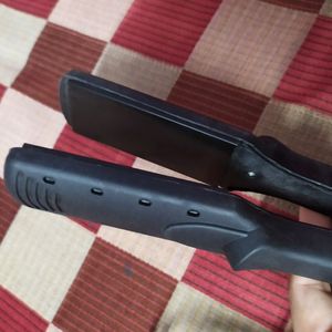 Nova Hair Straightener Like New