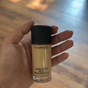 Mac Studio Fix Foundation Shade NC15