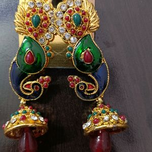 Jewellery Set... Artificial. Gold Plated