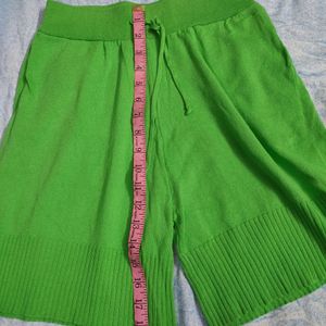 329Rs.Ribbed Green Shorts