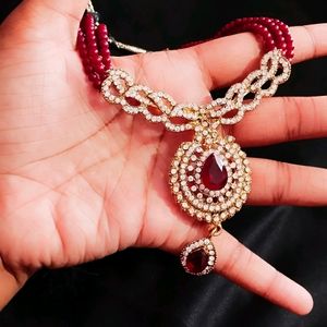 Glamourous Maroon Necklace 🌹