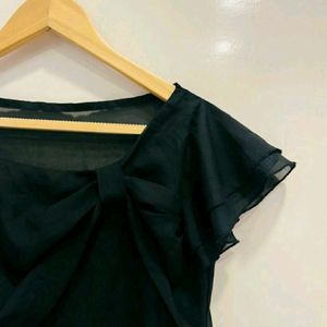 Beautiful Top With Nice Bow Detailing