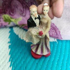 Gift Show Piece Couple Statue