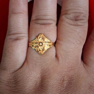 Beautiful New 22crt Gold Ladies ring