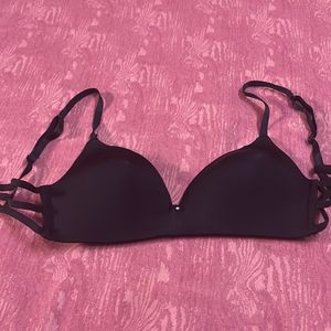 Black Lightly Padded Non Wired Bra(32D)