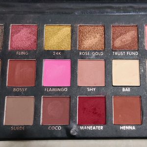 Huda Beauty Eye Shadow Palette.