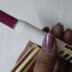 MyGlamm Perfect Curves Matte Lip Crayon