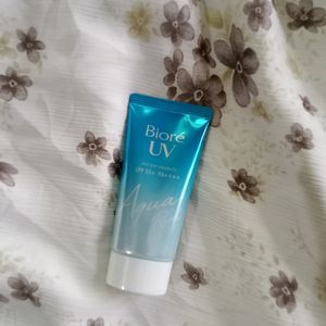 Biore UV Watery Essence Trendy Sunscreen