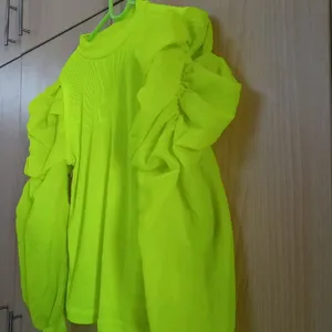 PUFF SLEEVE NEON WESTERN TOP