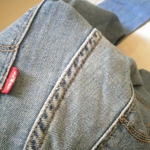 LEVIS light Blue Torned Jeans.