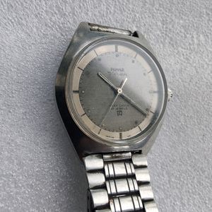 Vintage HMT Vivek Manual Hand-Winding Watch.