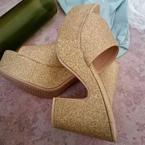 Golden Glitter Heels 👠😍