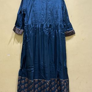 Avaasa Teal Floral Layered Kurta With Tie-up SizeL