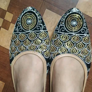 Beautiful Rajasthani Footwear 🩰