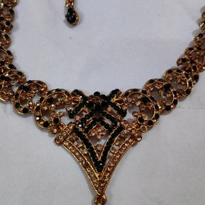 Neckpiece With Earrings