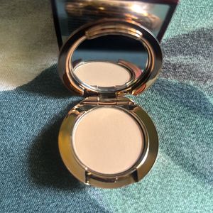 CHARLOTTE TILBURY AIRBRUSH FALWLESS FINISH COMPCT