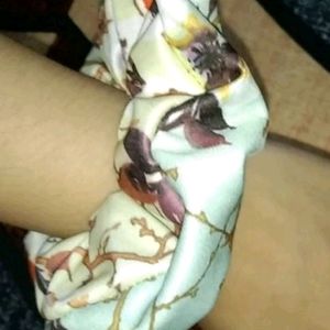 2 Printed Scrunchies