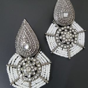 Metallic Earing With Beads