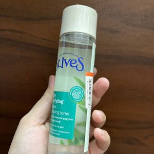 St. Ives Daily Clarifying 2% BHA Exfoliating Toner