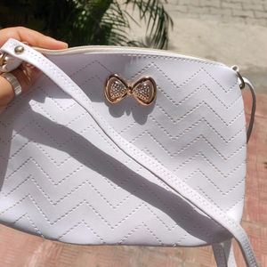 Women White Sling Bag With Attractive Print