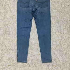 Levi Jeans Size 30 B159