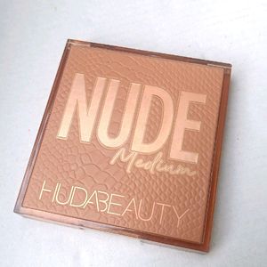 Huda Beauty Eyeshadow Palette