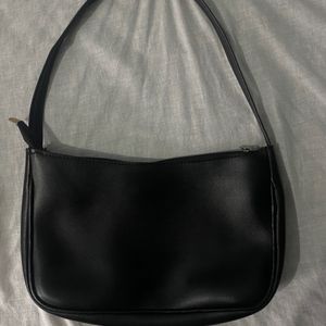 Black Basic Shoulder Bag