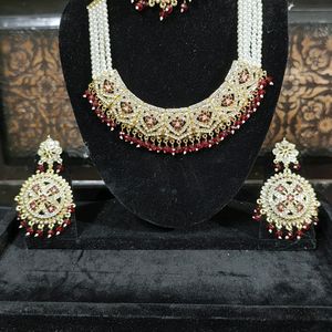 Jadau Choker Necklace Earings & Mathpatti