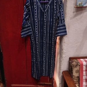 Varanga Blue And White V Neck Kurta