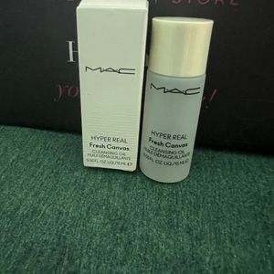 MAC Hyper Real Fresh Canvas “Cleaning Oil”