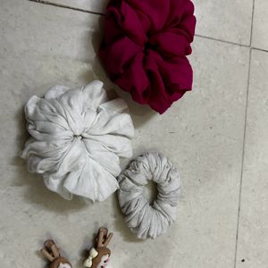 3 Scrunchies 1 Pair Hair Clip