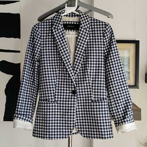 Zara Basic White And Navy Blazer