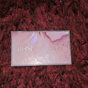 Huda Beauty Rose Quartz Eyeshadow palette