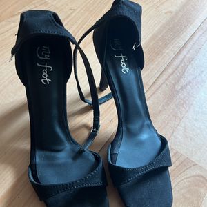 Black Velvet Pretty Heels