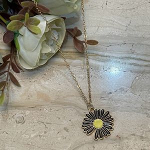 Black Daisy Necklace