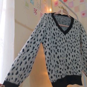 Leopard printed Fluffy B&W Pullover