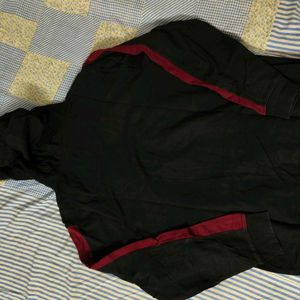 Selling Black Hoodie With  Look And Assured Gift