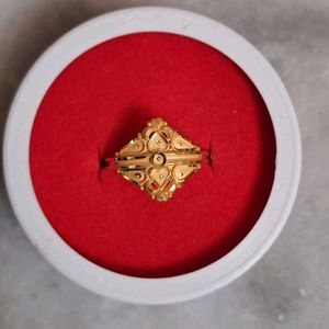 Beautiful New 22crt Gold Ladies ring