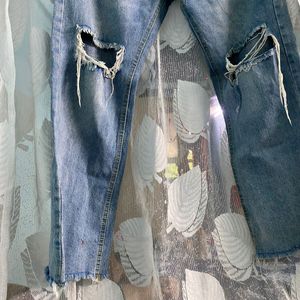 Trendy Knee Cut Jeans