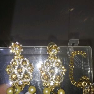 Bridal Necklace Set With Mangteeka