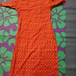 Women Taavi Kurti