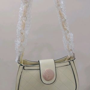 ❤️❤️Light Yellow Color Handbag/sling Bag❤️❤️