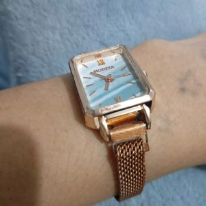 It's Very Pretty Looking Watch In Rose Gold