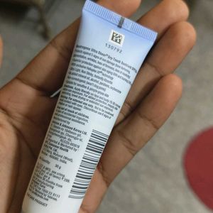 ULTRA SHEER DRY-TOUCH SUNBLOCK