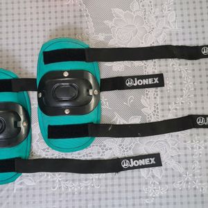 Jonex Helmet & 2 Knee caps for sports activities