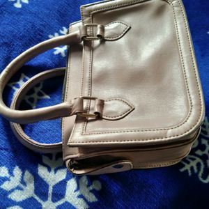 Yelloe Handheld Bag