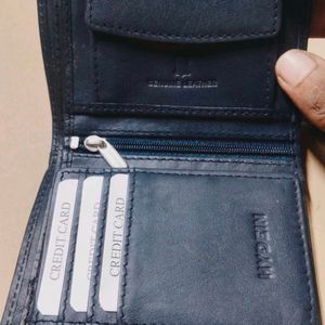 Very Smoothy Gwnuine Leather Wallet For Men