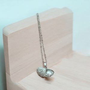 Silver Plated Pearl Stone Chain.